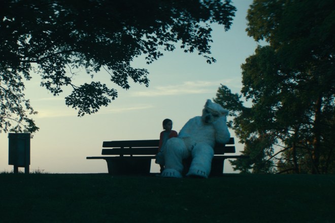 Depressives Vergnügen? Glanz und Elend der Kindheit für Erwachsene - Filmstill aus "Finsterworld" © Alamode Filmverleih